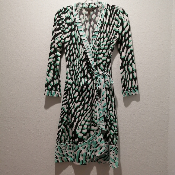 BCBGMaxAzria Womens Long Sleeve Animal Prints Wrap Dress Green Black - Size SP - Picture 1 of 6